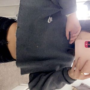 size boys large cropped nike crewneck 🤍